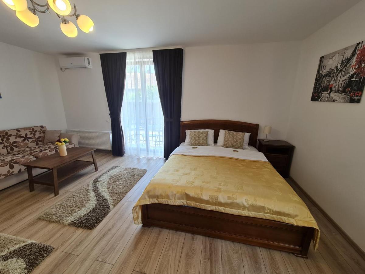 Select Center Apartment